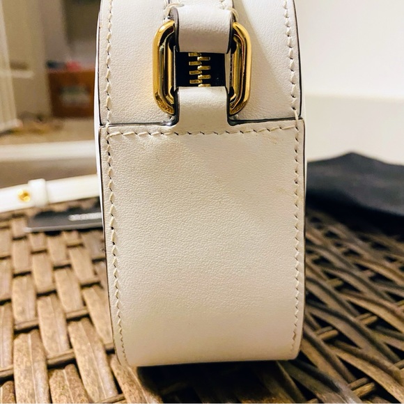 NEW WITH TAGS! 100% Authentic Dolce And Gabbana White Logo Leather Camera Bag - Picture 8 of 13